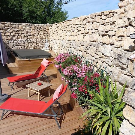 Chez Daniele Chambre Avec Jacuzzi Et Terrasse Privee Murs  Exteriér fotografie