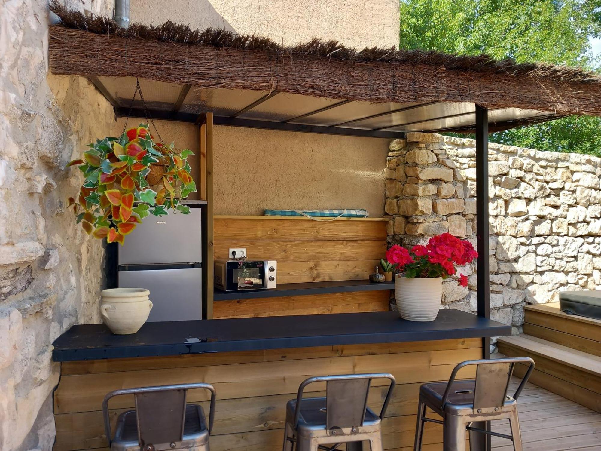 Chez Daniele Chambre Avec Jacuzzi Et Terrasse Privee Murs  Exteriér fotografie