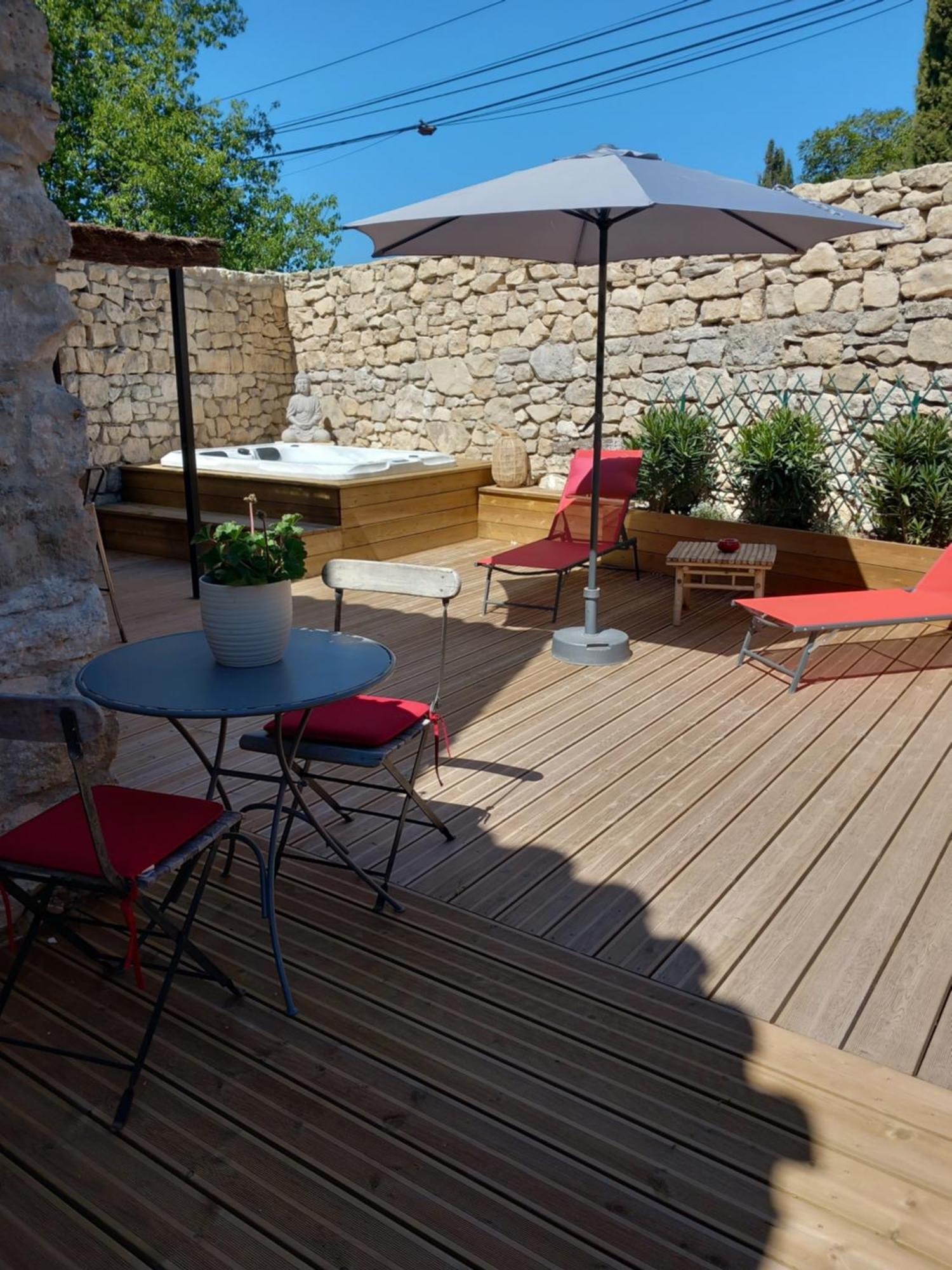 Chez Daniele Chambre Avec Jacuzzi Et Terrasse Privee Murs  Exteriér fotografie