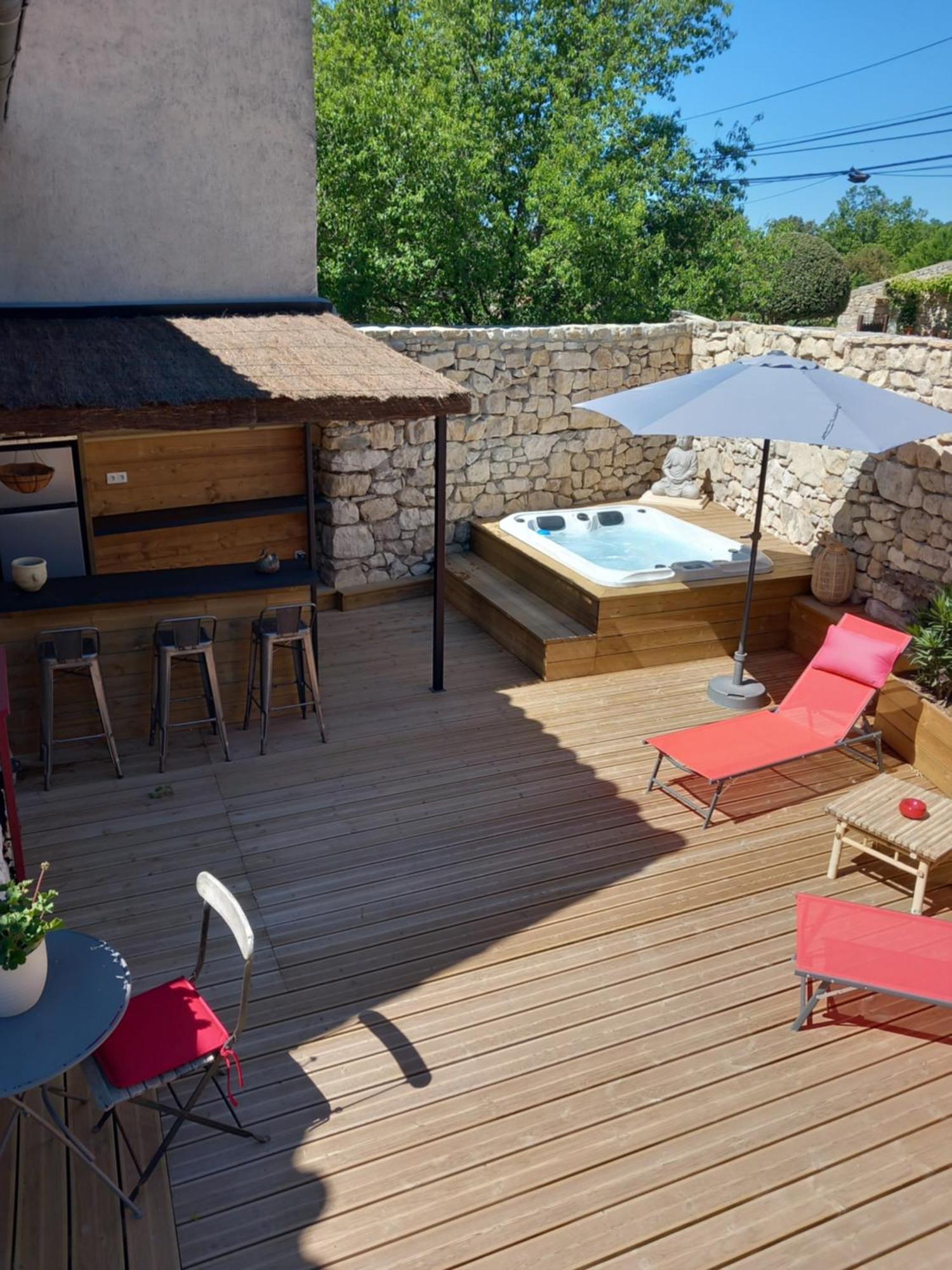 Chez Daniele Chambre Avec Jacuzzi Et Terrasse Privee Murs  Exteriér fotografie