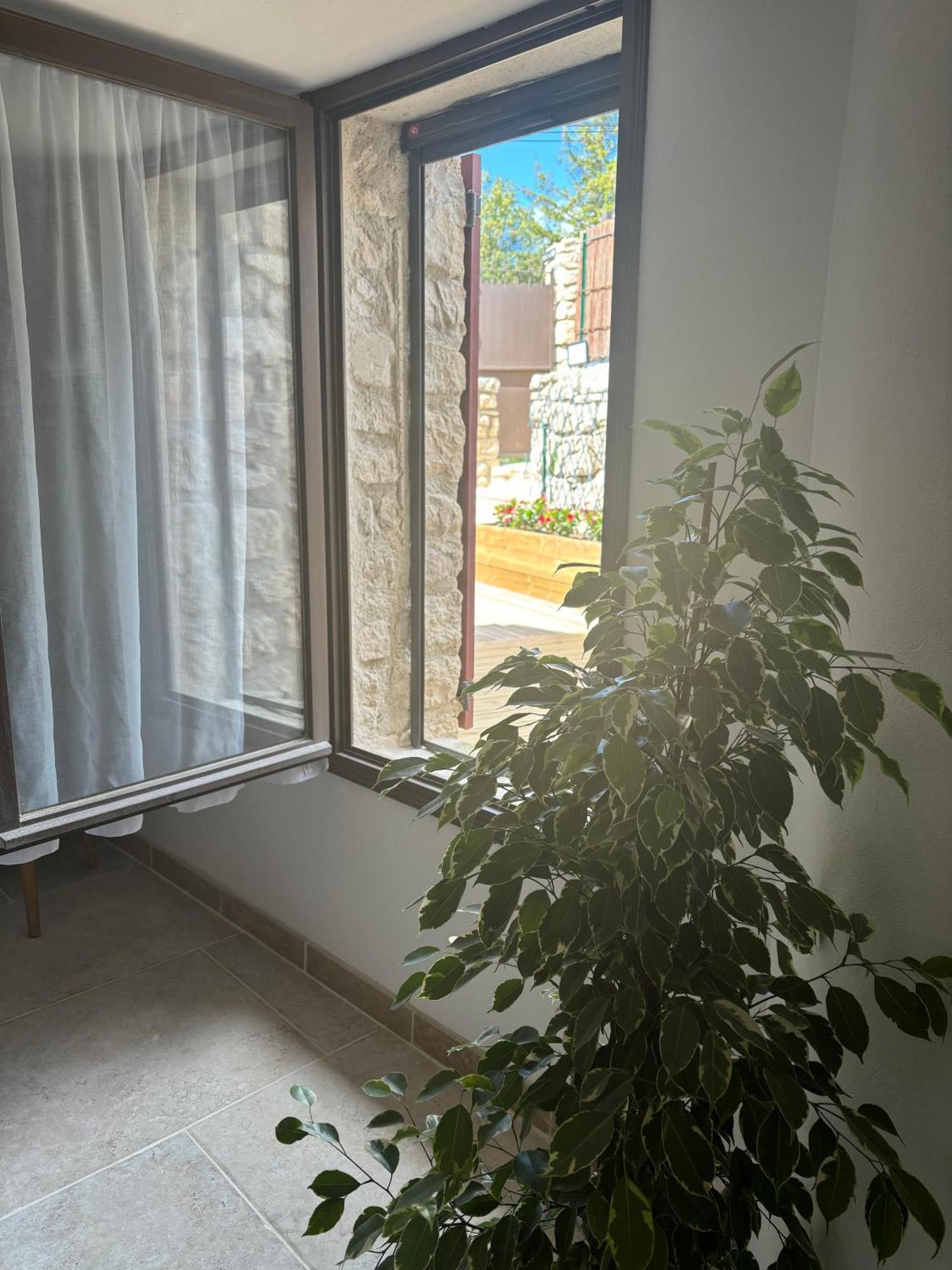 Chez Daniele Chambre Avec Jacuzzi Et Terrasse Privee Murs  Exteriér fotografie