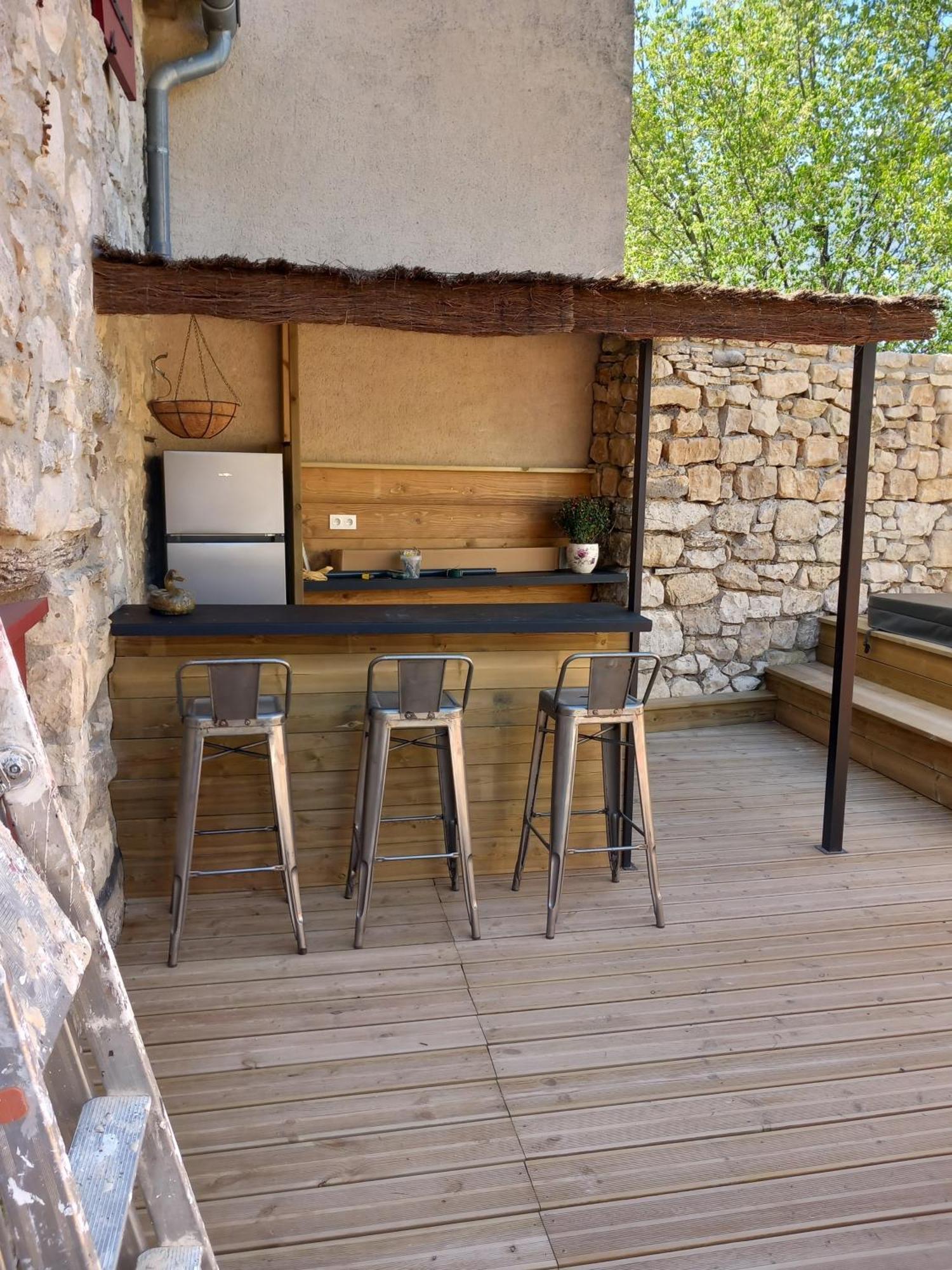 Chez Daniele Chambre Avec Jacuzzi Et Terrasse Privee Murs  Exteriér fotografie